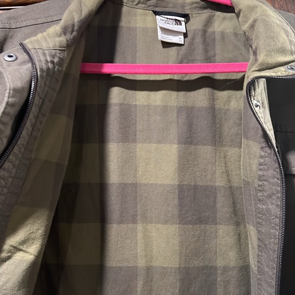 TheNorthFace Jacket women’s XL . so cute, just to big . never worn - Picture 6 of 6